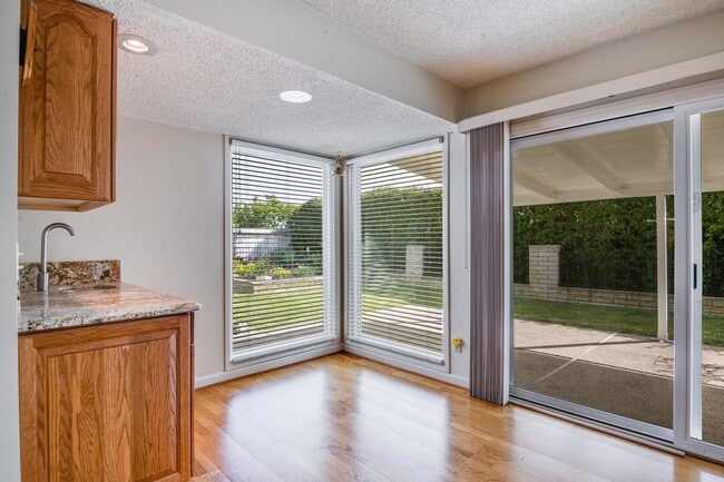 Building Photo - Tranquility on Beachside