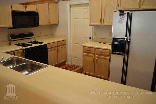 Building Photo - Beautiful townhome nestled in Killearn Acres