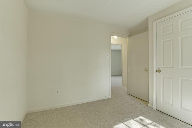 Building Photo - 3025 Ellenwood Dr