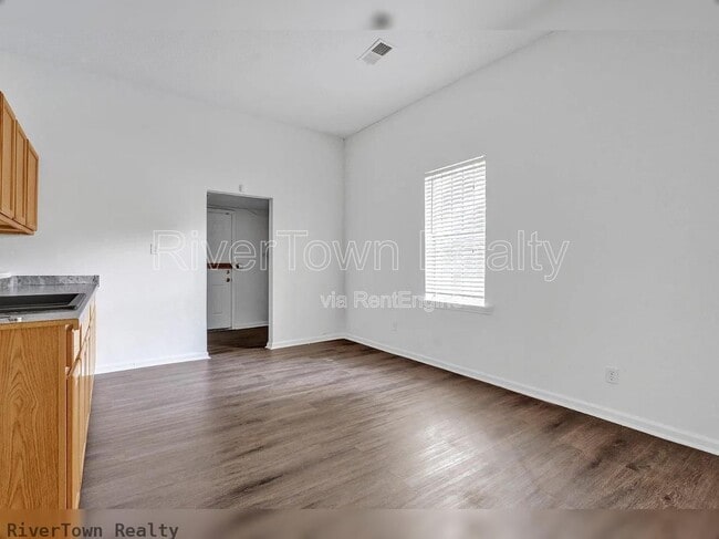 Building Photo - 439 Simpson Ave