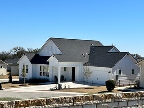 Building Photo - 133 Covert Cv