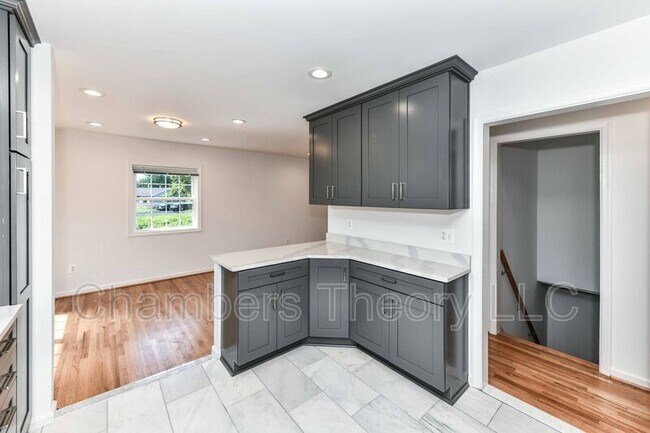 Building Photo - 1020 S Hoga Rd