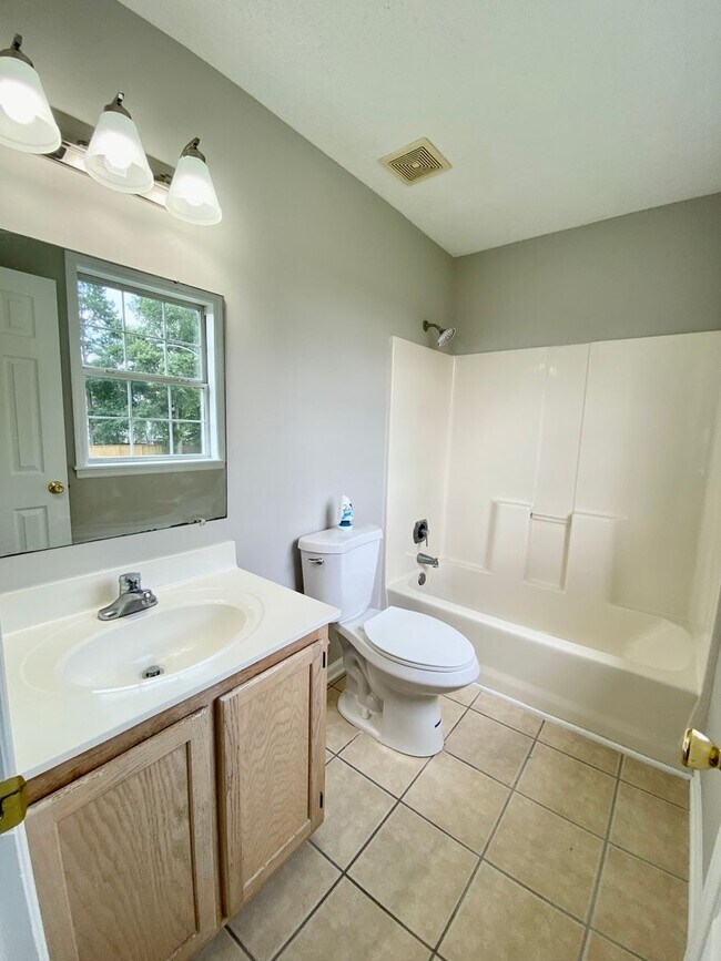 Building Photo - 4 Bedroom Home for Rent