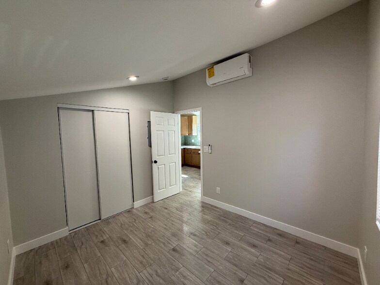 Building Photo - 11090 S Dallas Dr