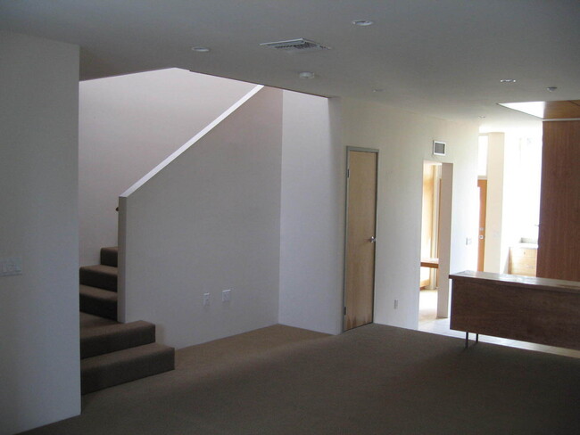Building Photo - Charming Townhome in Escondido – Now Ready...