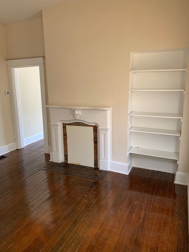 Building Photo - Off Street Parking on Park Ave-Available A...