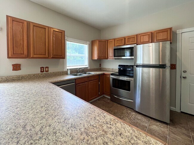 Building Photo - Pet Friendly 2BR/2BA + Flex Space on Doubl...