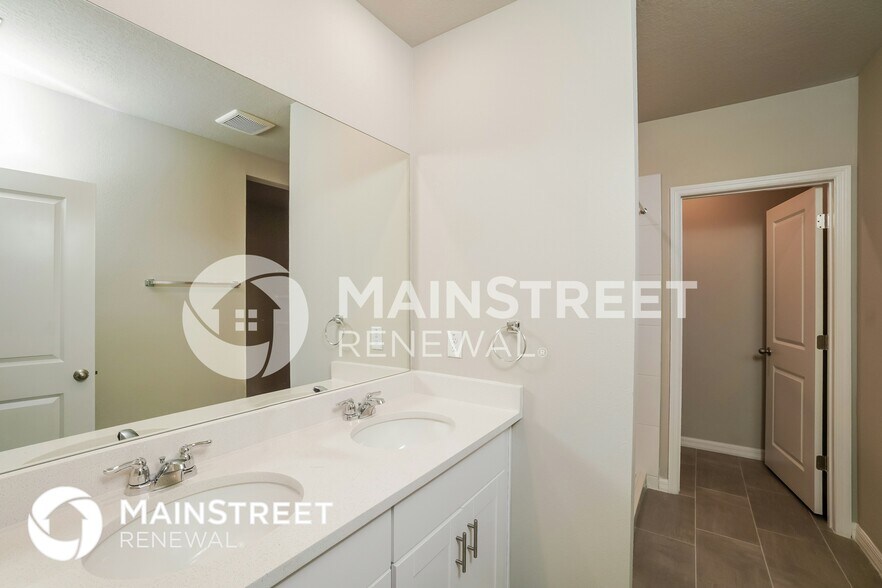 Building Photo - 3368 Fresno Pl