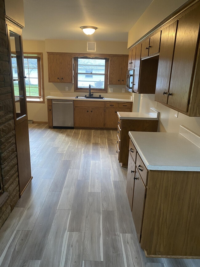 Building Photo - 18105 Milwaukee Ave