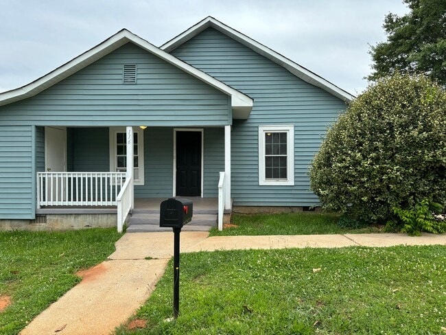 Primary Photo - Newly Renovated 2 Bed/ 2 Bath- Great Downt...
