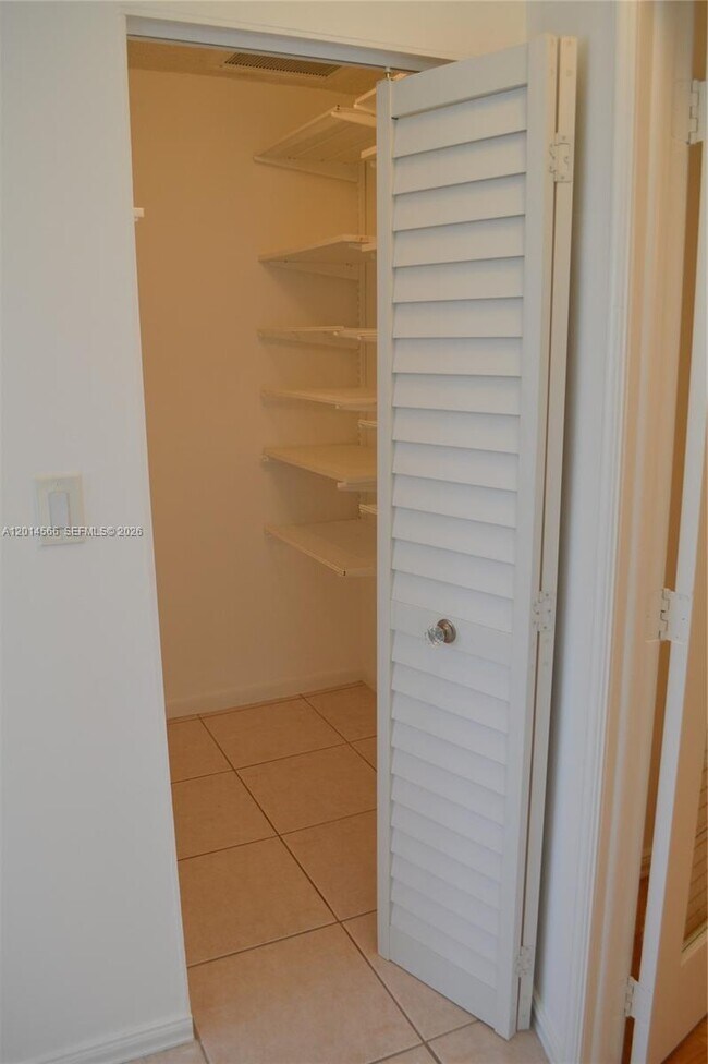 Building Photo - 255 Galen Dr