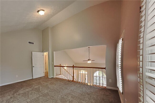 Building Photo - 145 Riversong Dr
