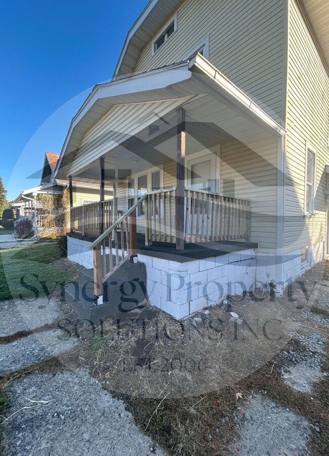 Building Photo - Crestline Home Available Now