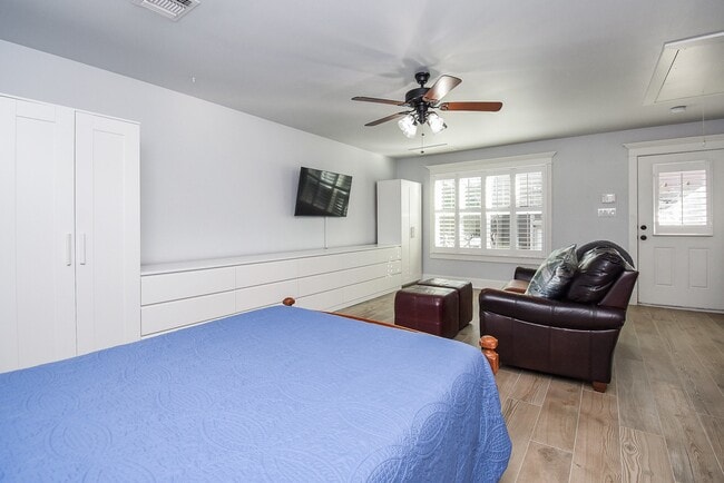 Building Photo - 1349 Heights Blvd