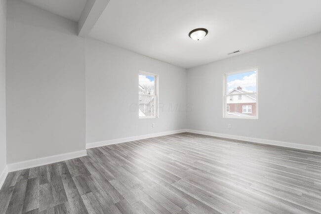 Building Photo - 905 Carpenter St