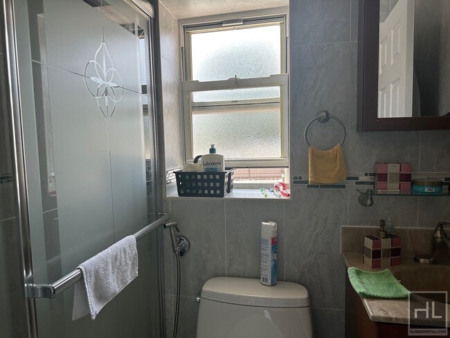 Building Photo - 65 PLACE