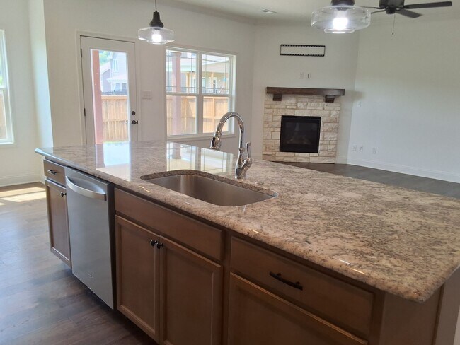 Building Photo - West Knoxville 37932 - 4 bedroom, 2 bath home in desirable Hardin Valley area. - Contact Sharon A...