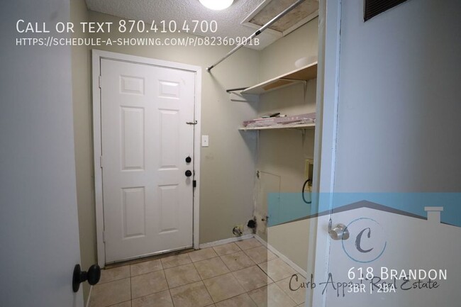 Building Photo - 618 Brandon-