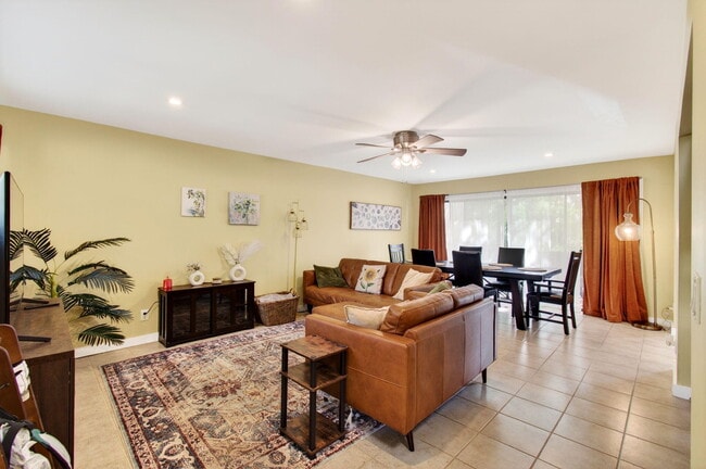 Building Photo - 149 NW 70th St