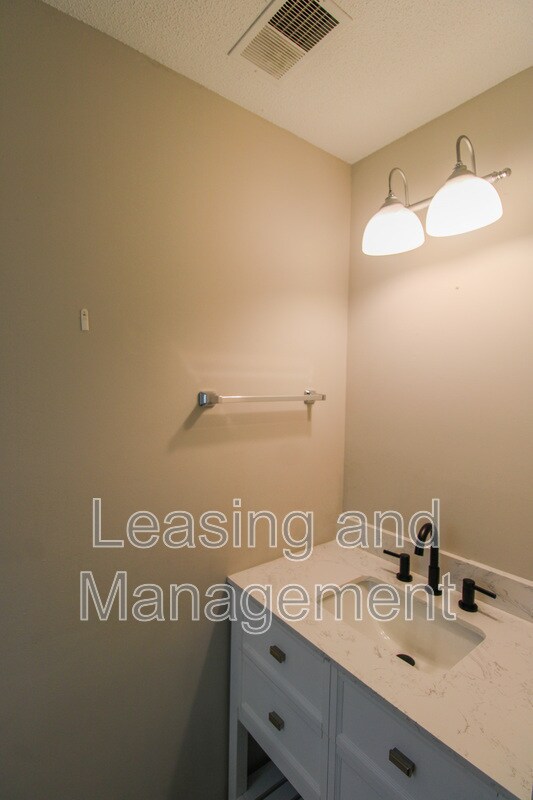 Building Photo - 803 Reserve Way