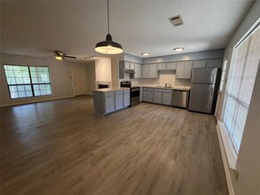Building Photo - 11101 Oak Branch Dr