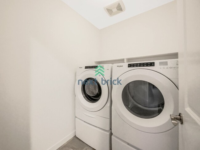Building Photo - 3 Bed and 3.5 Bath Beautiful  Modern Townhome is Available for Rent!