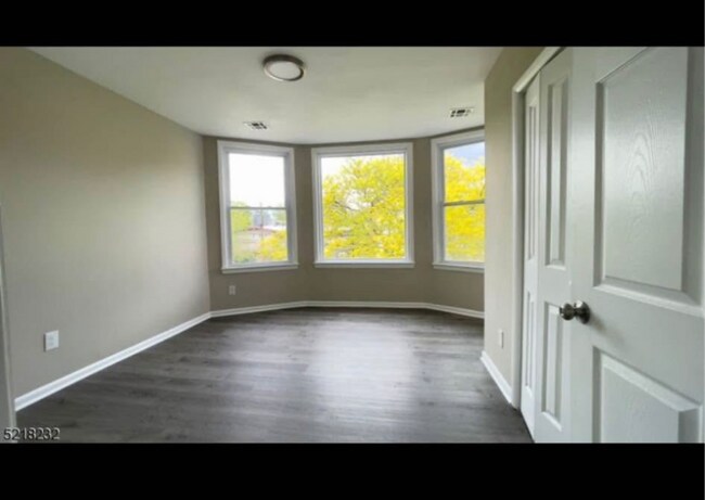Building Photo - 142 Dehart Pl