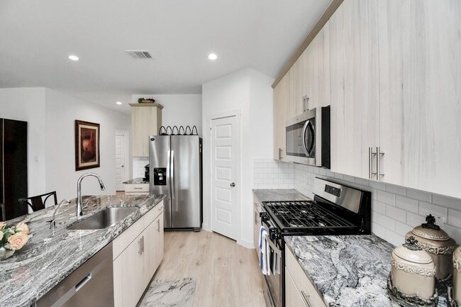 Building Photo - 1630 Cedar Pointe Ct