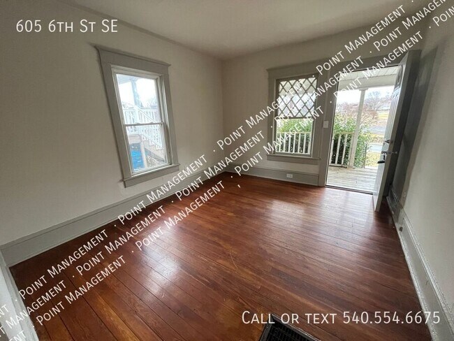 Building Photo - 605 6th St SE