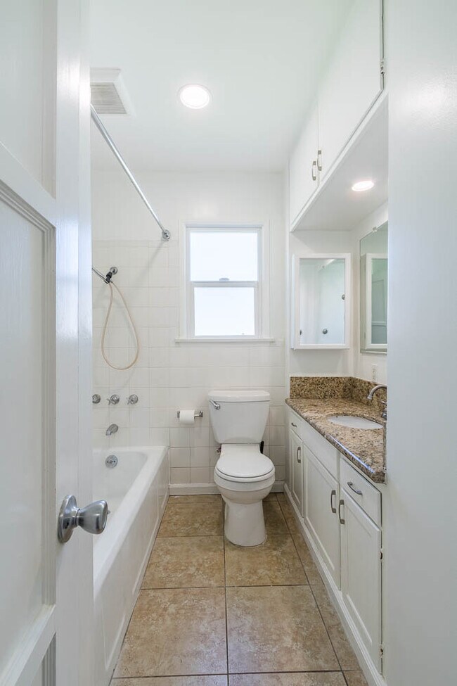 Building Photo - 2835 Pacific Ave