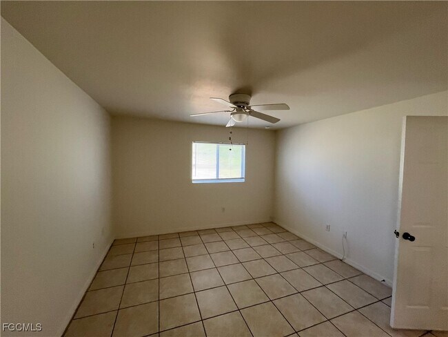 Building Photo - 601 SE 5th St