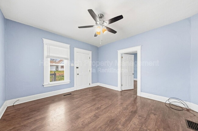 Building Photo - 704 W Johnson St