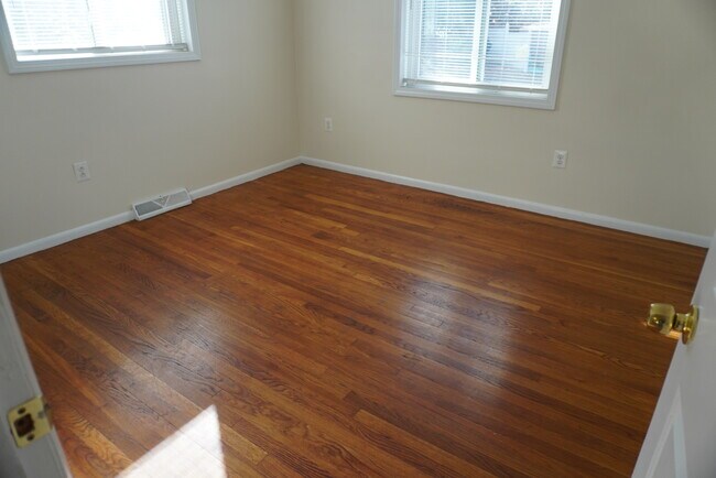 Building Photo - 21 Oxford Cir