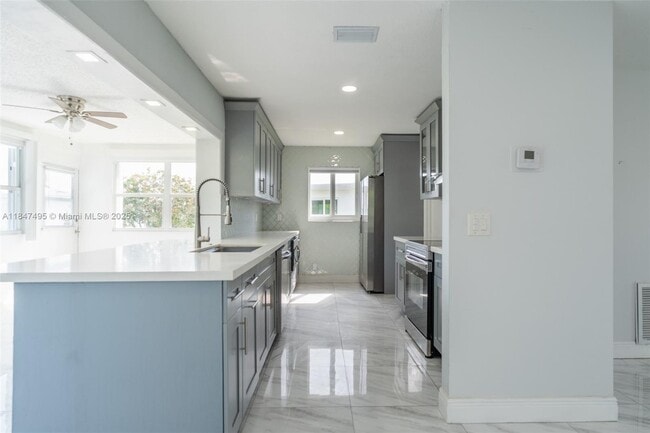 Building Photo - 2401 SW 11th Ave