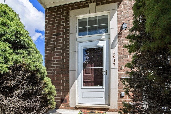 Building Photo - 1947 Lindsay Ln