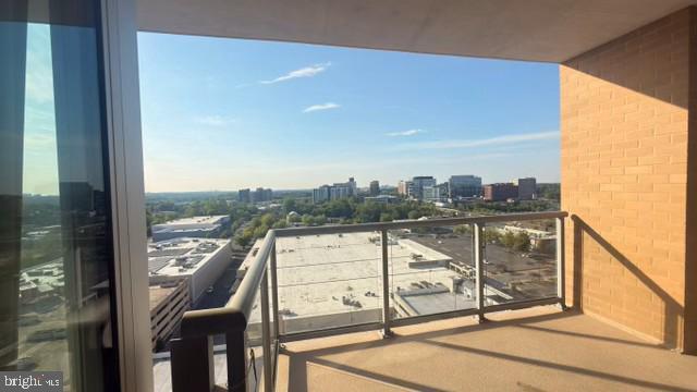 Building Photo - 5750 Bou Ave