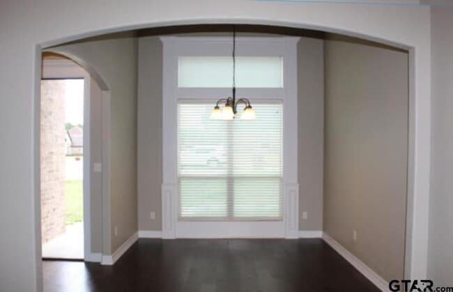 Building Photo - 1811 Spruce Pine Lane