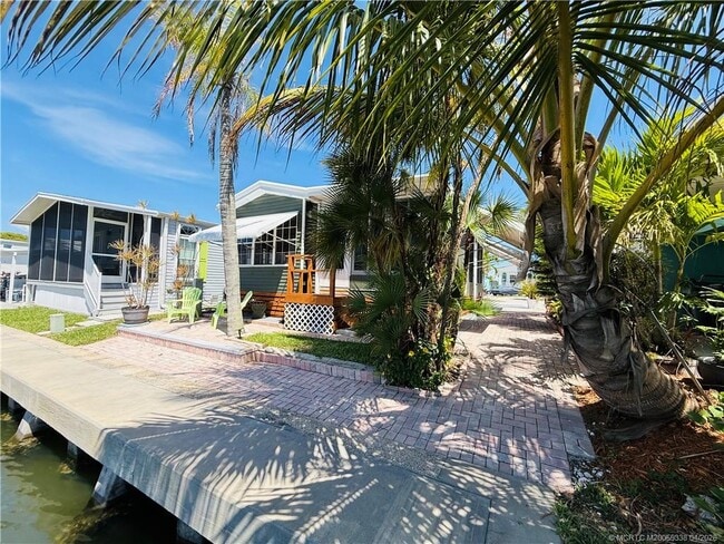 Building Photo - 10851 S Ocean Dr