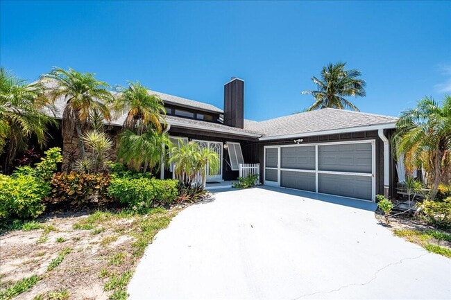 Building Photo - 901 Sandy Oaks Dr