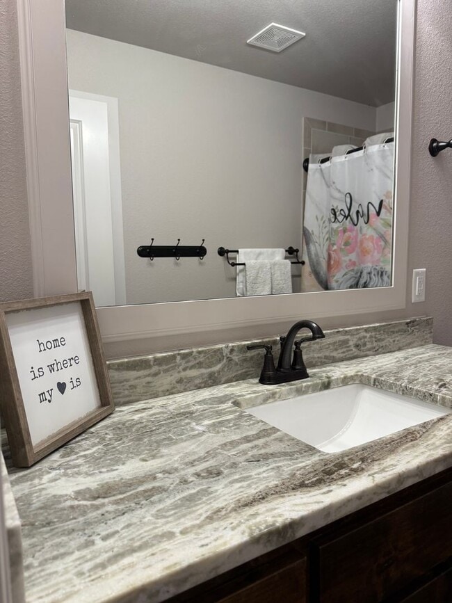 Building Photo - HORSE PROPERTY 4/2/2 + 4 acres in Peaster ...