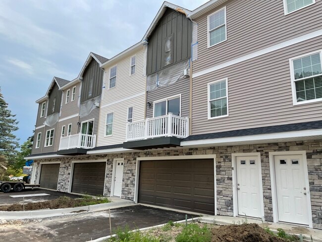 Building Photo - 1730 Chief Okemos Cir
