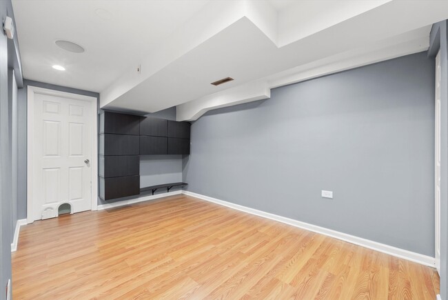 Building Photo - 898 McKenzie Station Dr