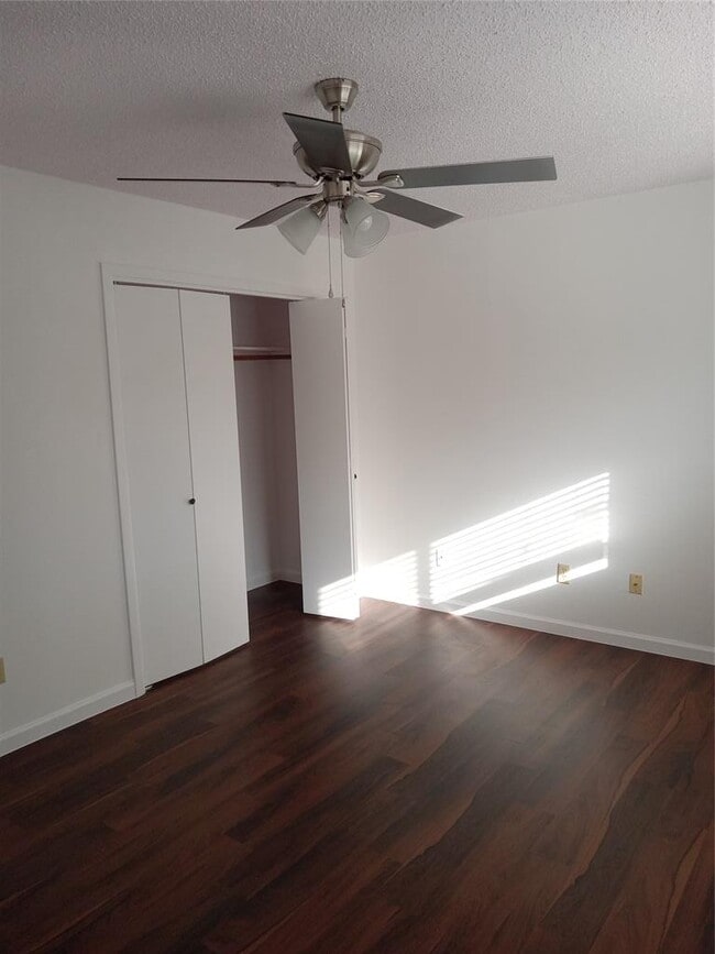 Building Photo - 12900 Hymeadow Dr