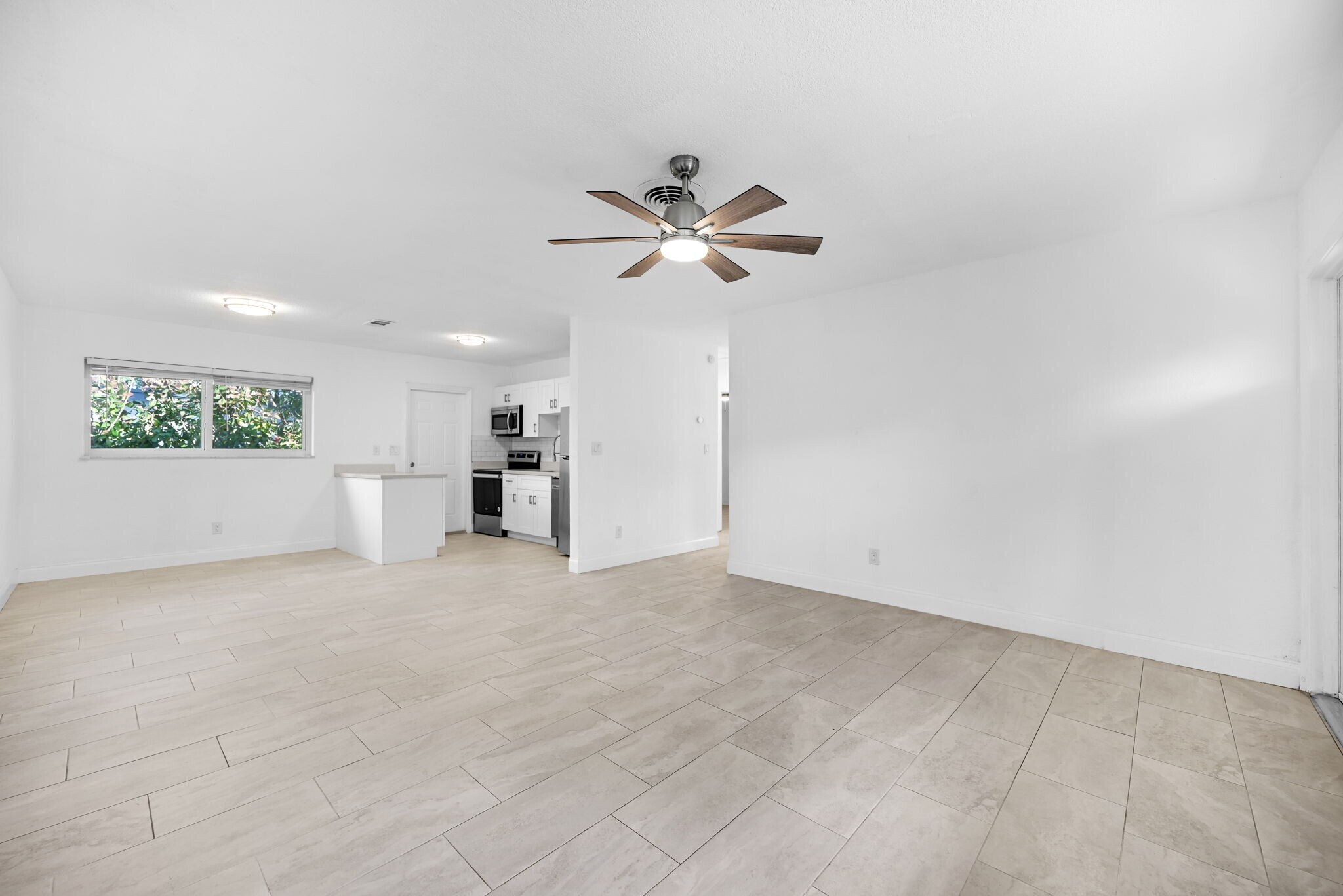 Building Photo - 1400 NW 2nd Ave