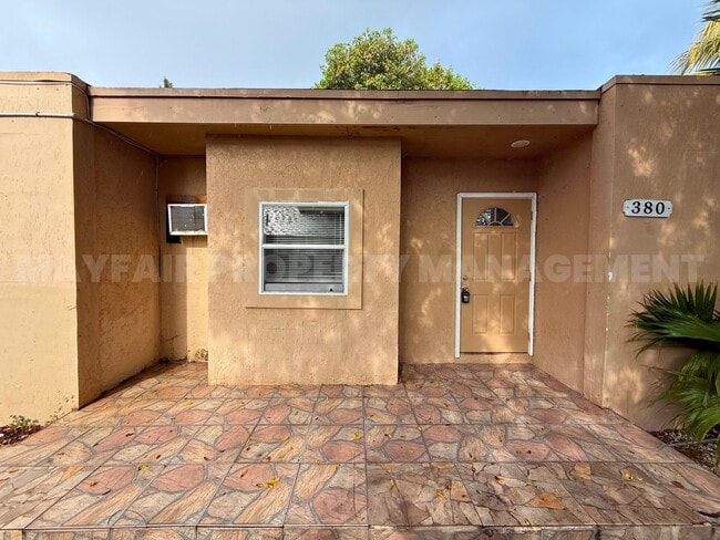 Building Photo - 380 Kingsbridge St