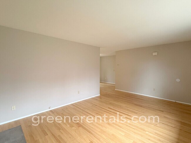 Building Photo - 3BD/1BA West Olympia Rambler