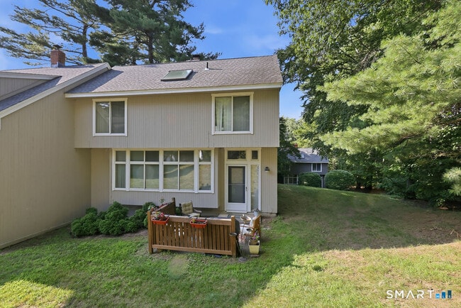 Building Photo - 10 Partridge Ct