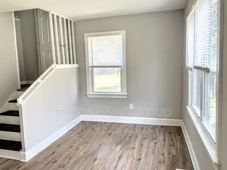 Building Photo - 1000 S 39th St