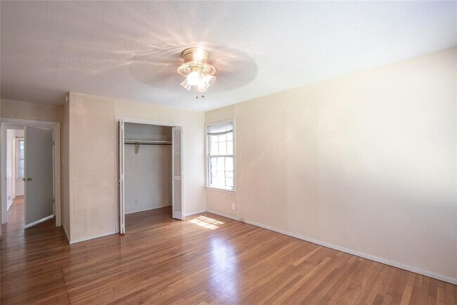 Building Photo - 1811 E 39th St