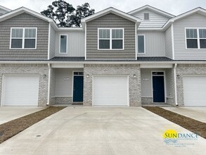 Building Photo - Charming 3 Bedroom Townhome in the heart of Fort Walton Beach!